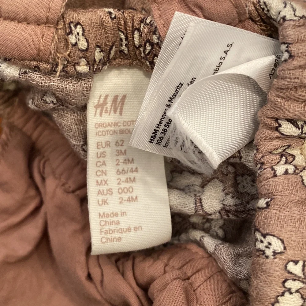 H&M baby dress with hat - Picture 5 of 7